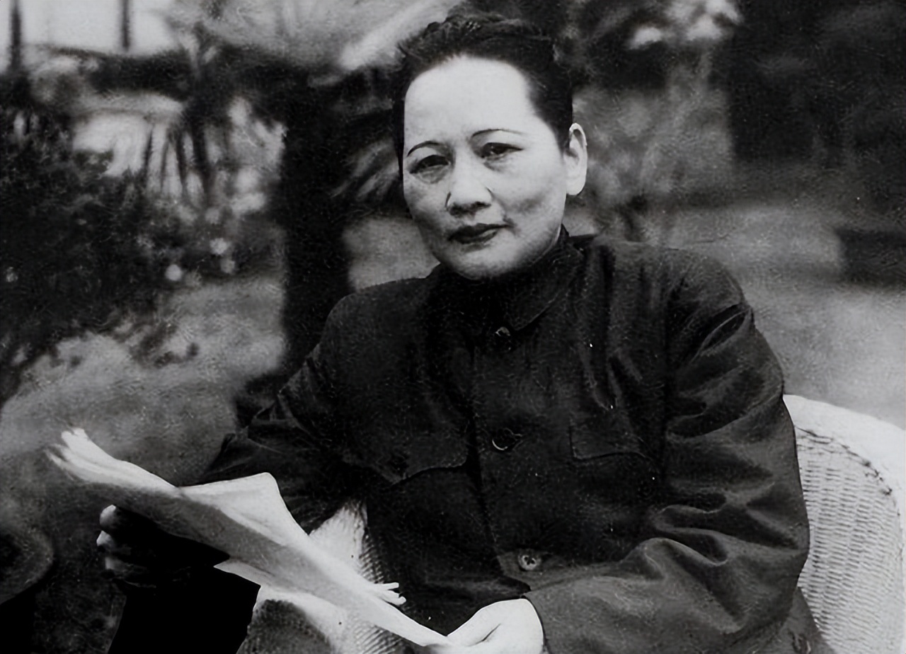 宋庆龄逝世前最后一张照片：无儿无女，保姆担起她的所有后事