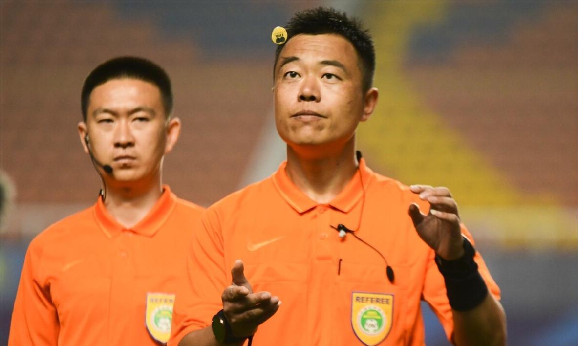 中超vs申花裁判视频,中超裁判甘树然执法视频