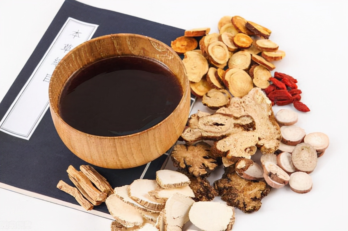 肾病喝草药能降低尿蛋白吗,吃补肾中药能治尿蛋白吗