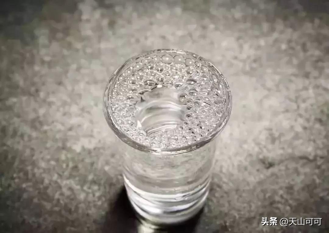 53度酱香型白酒怎么辨别真假,散装白酒鉴别真假粮食酒和勾兑酒