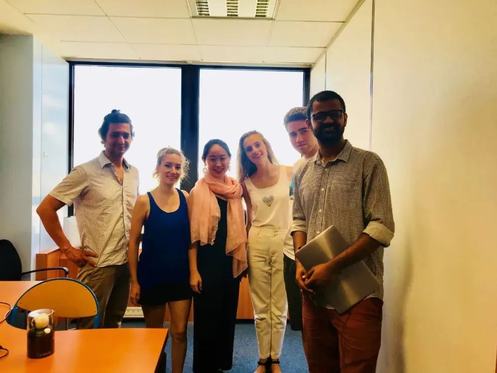 我在VR里被性骚扰了，但我是自愿的