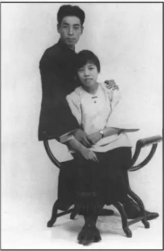 “为了你，我相信有来世”，周恩来和*颖超邓**的爱情神话