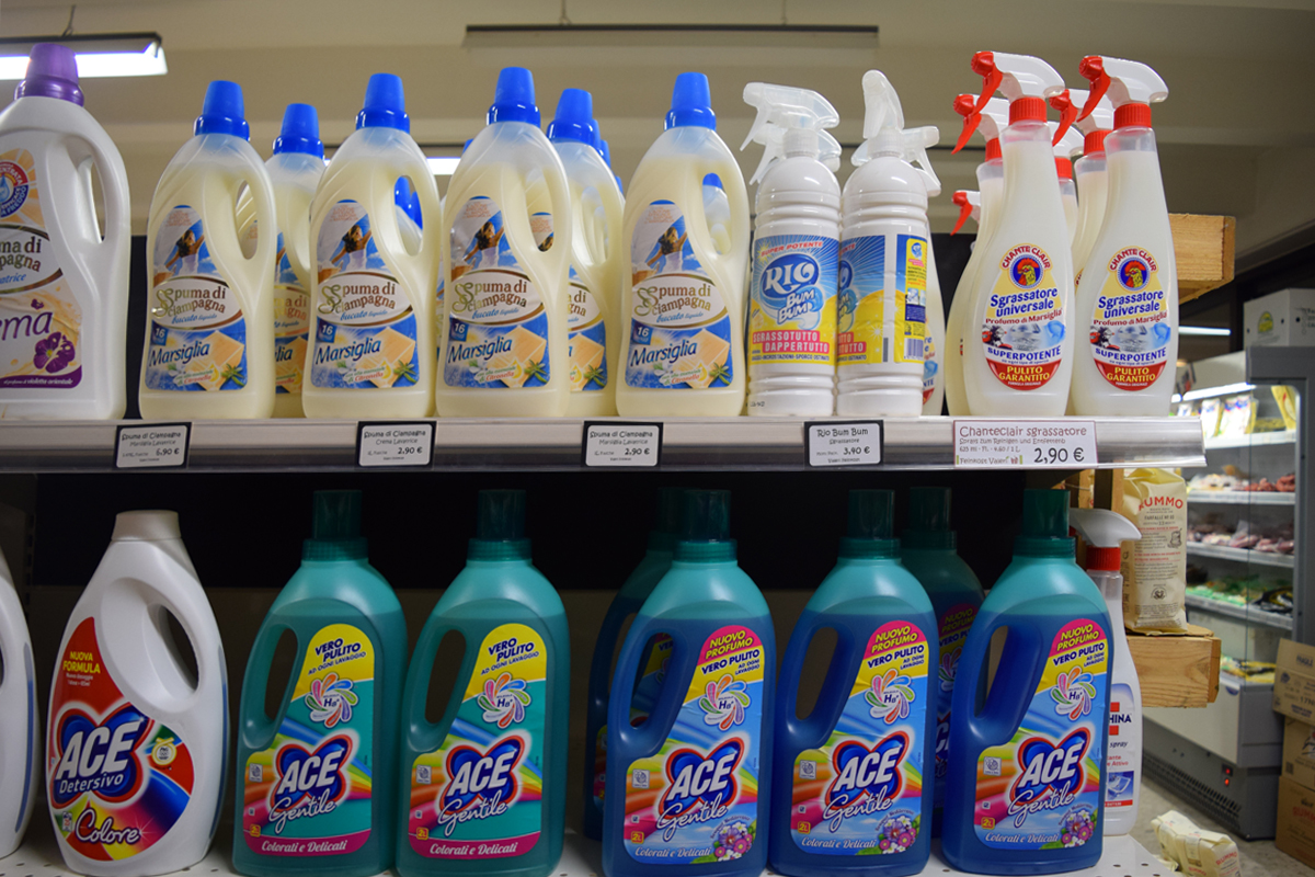 五一假期消费火热商业重拾烟火气,五一消费市场升温迅速显活力