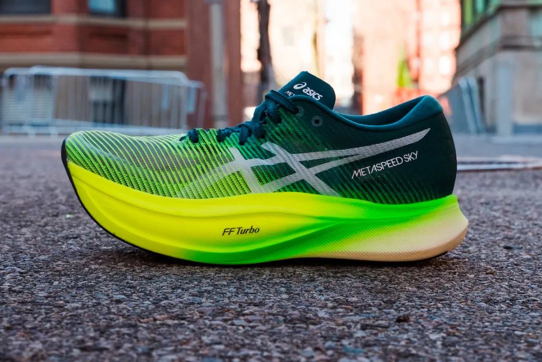 adidas和nike跑鞋对比,nikeasics跑鞋推荐