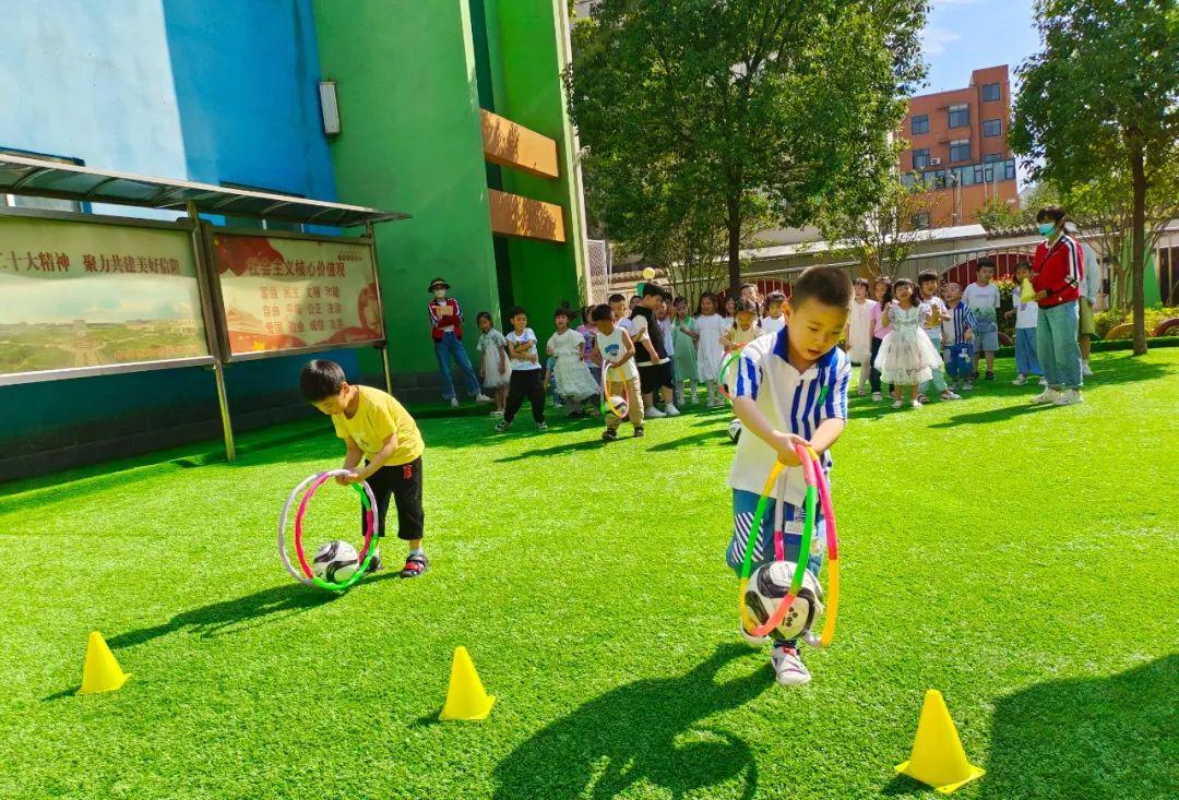 幼儿园足球游戏活动优秀案例分享,幼儿园零基础足球游戏