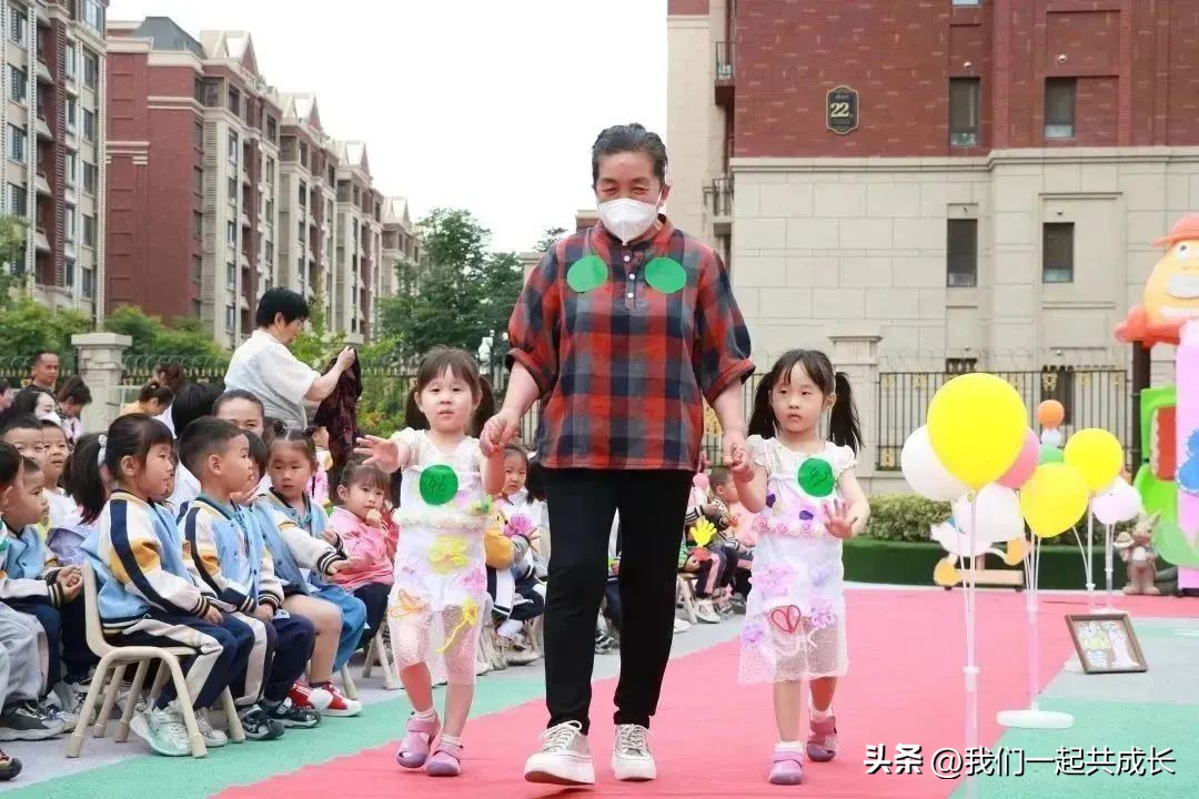 六一幼儿园全班环保t台时装秀,六一儿童节自制环保衣服详细教程
