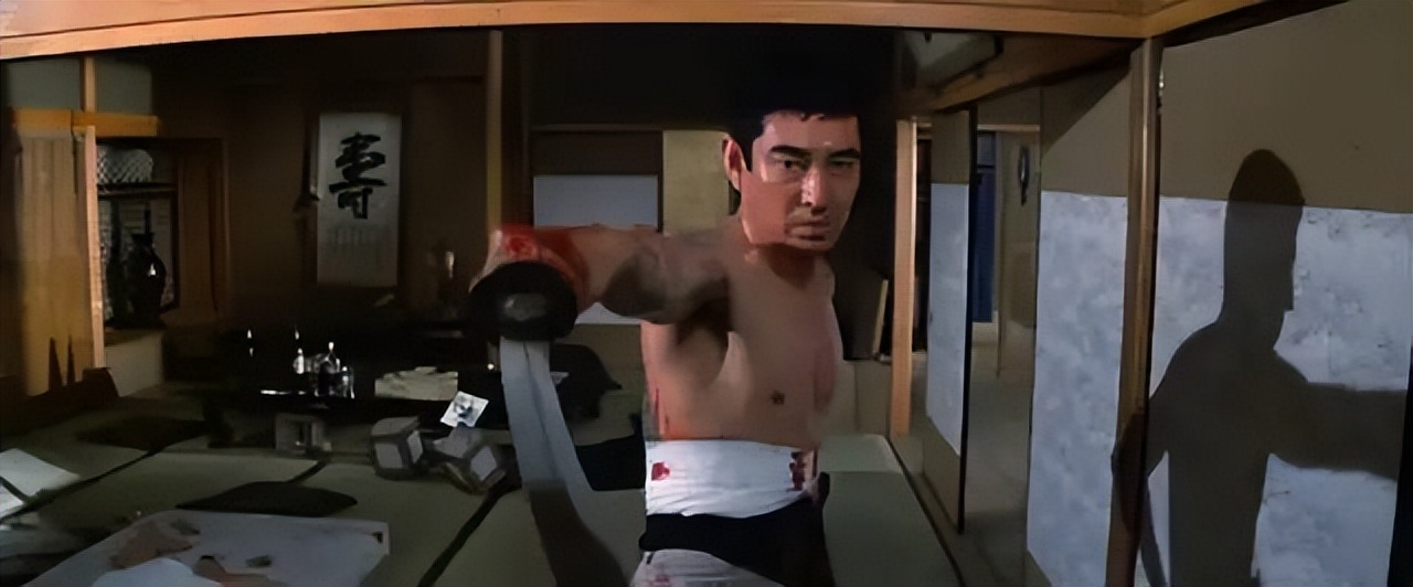 日本演员高仓健逝世,高仓健在日本地位