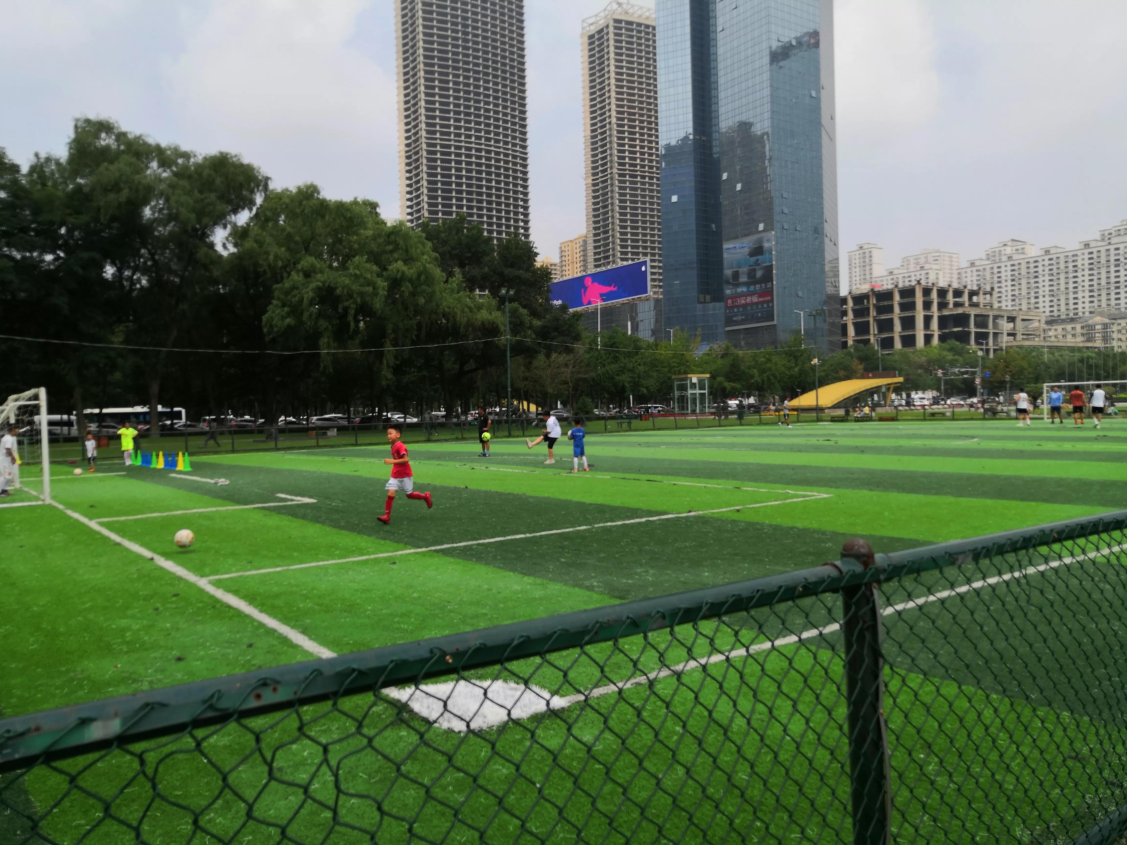 足球团队雕像,足球运动员的画像