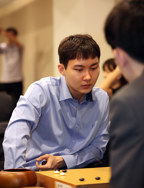 柯洁战胜朴廷桓中国队卫冕农心杯,lg杯柯洁击败朴廷桓