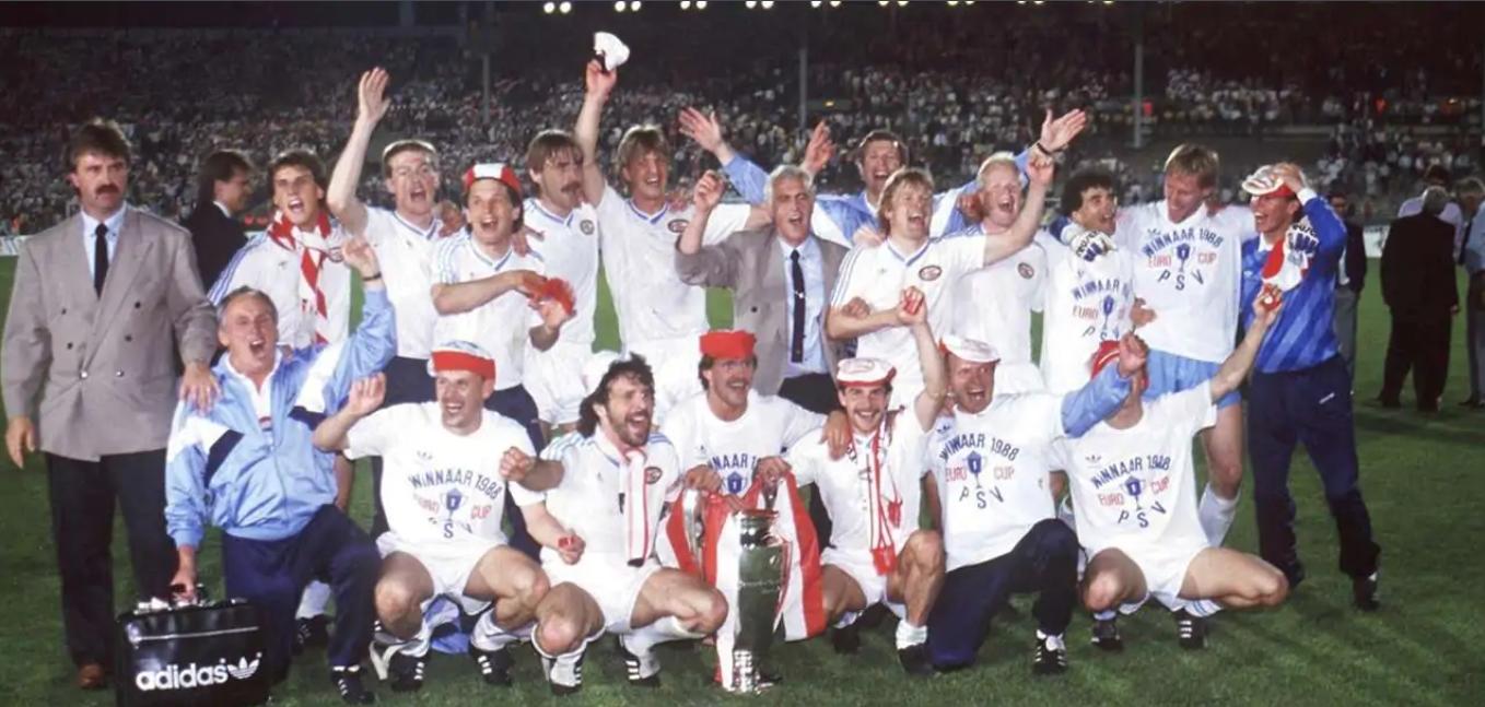 冠军奖杯每年都是一个吗,冠军年年有