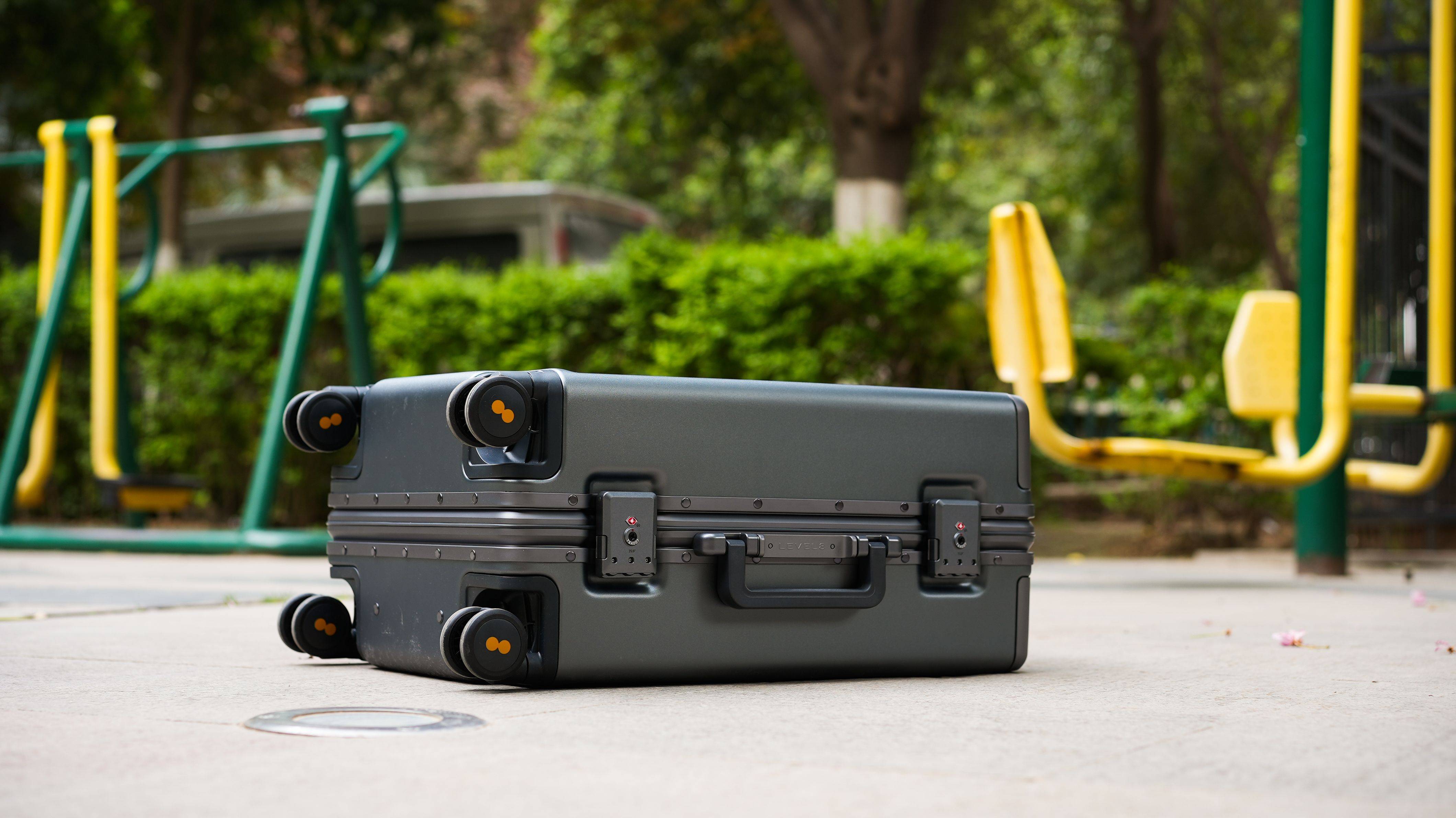 外交官行李箱和地平线8号哪个好 (3天旅行适合多大的行李箱)