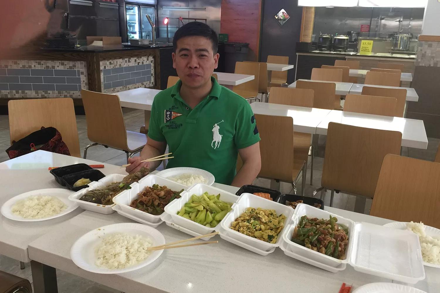 美国开网约车月入5万,小伙开网约车挑战月入两万