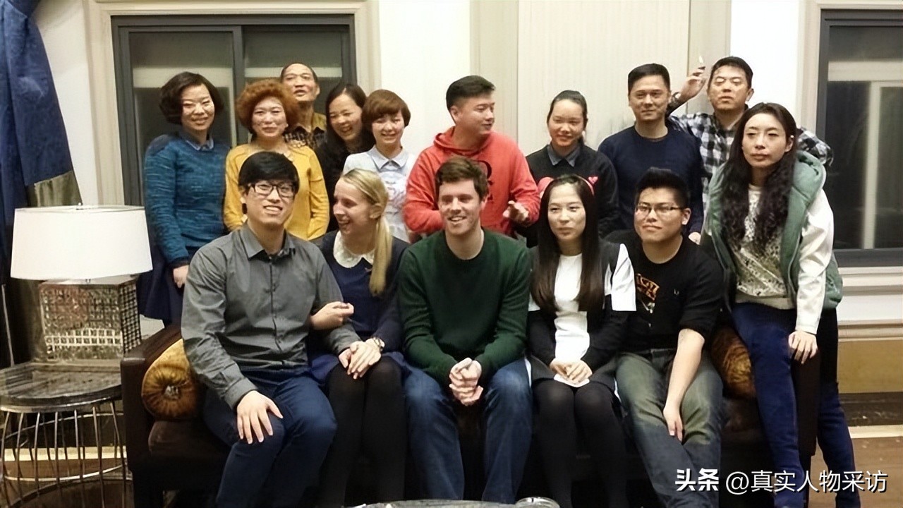 英国小伙来中国8年回自己国家,英国小伙来中国旅游原视频