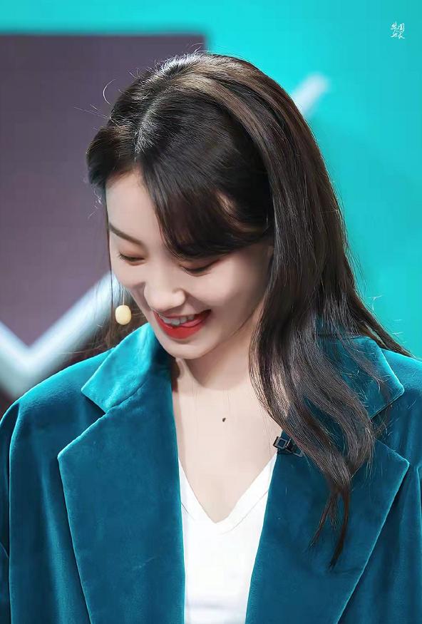 张小斐春晚大衣穿搭合集,张小斐大衣粉色春晚