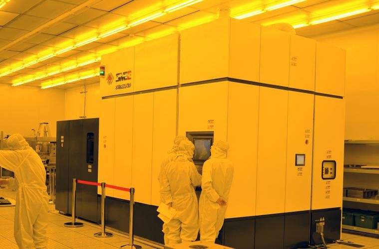 光刻机比飞机发动机难造,光刻机比原子弹难造吗