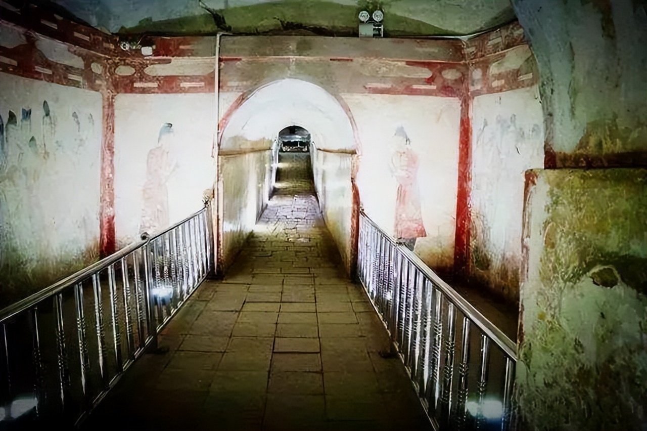 武则天为什么是中国唯一女皇帝,中国唯一的女皇帝武则天真名