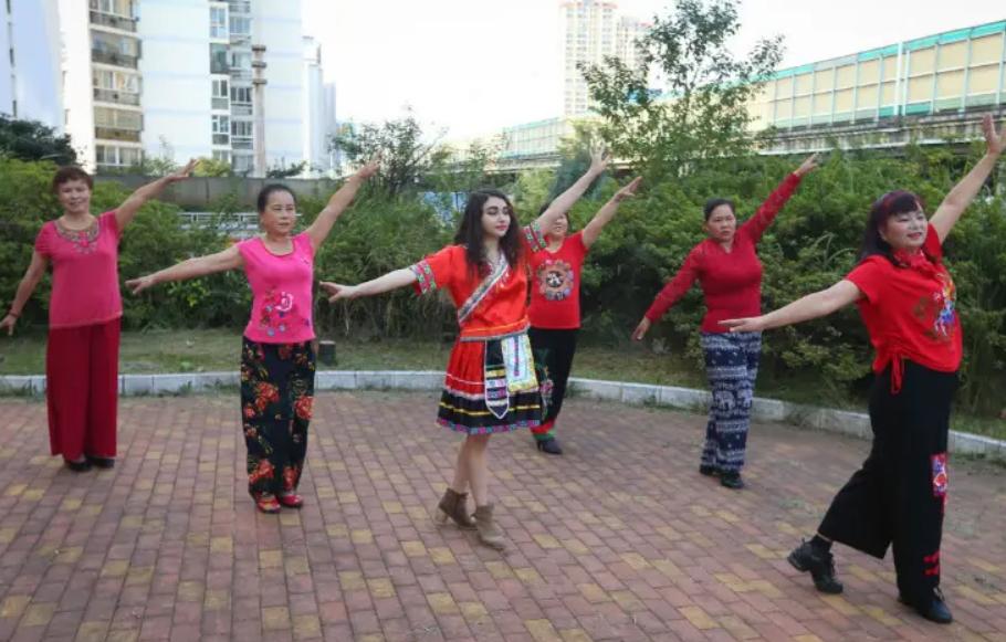 古巴小伙2个月追到中国女孩,古巴女孩退学追随男朋友