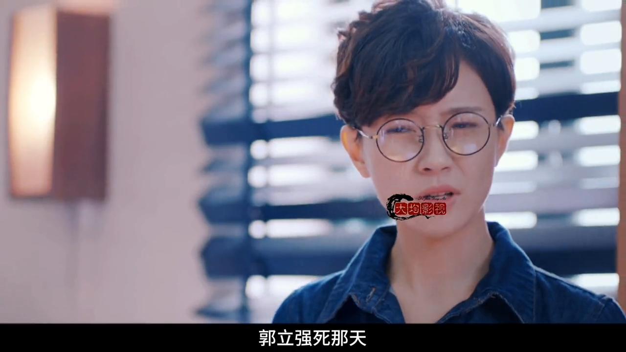 法医秦明单手拿军刀,法医秦明脚瘸