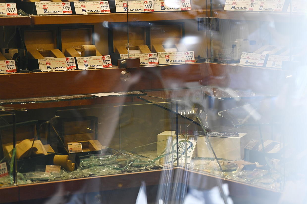 日本黑社会抢劫事件 (日本黑帮深夜持枪火拼)