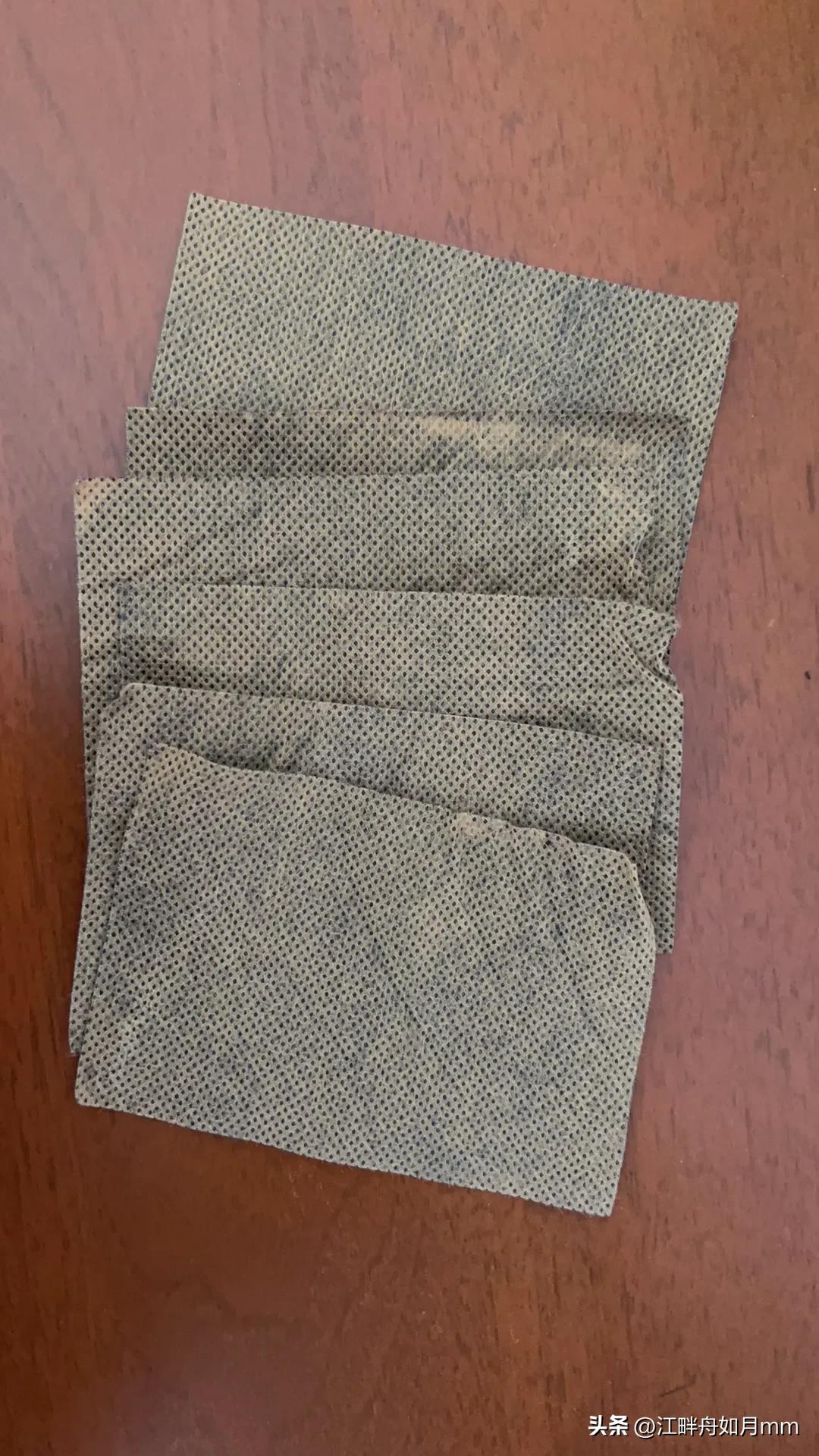 洗衣机掉的脏东西,清洗滚筒洗衣机后毛巾上有海绵