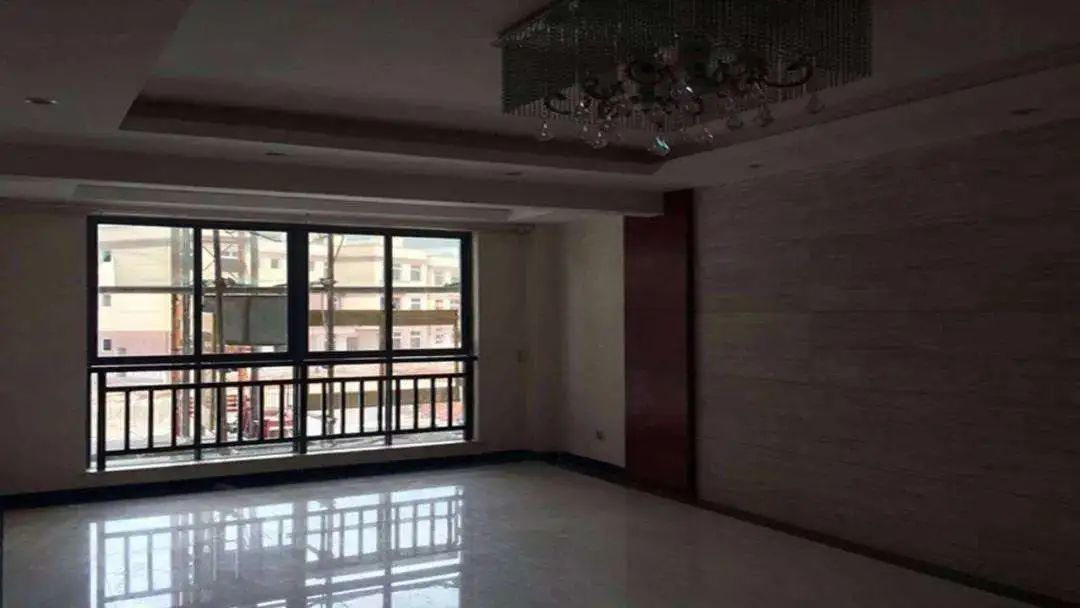 屋子太暗不想开灯怎么引进阳光,室内黑采光不好怎么办