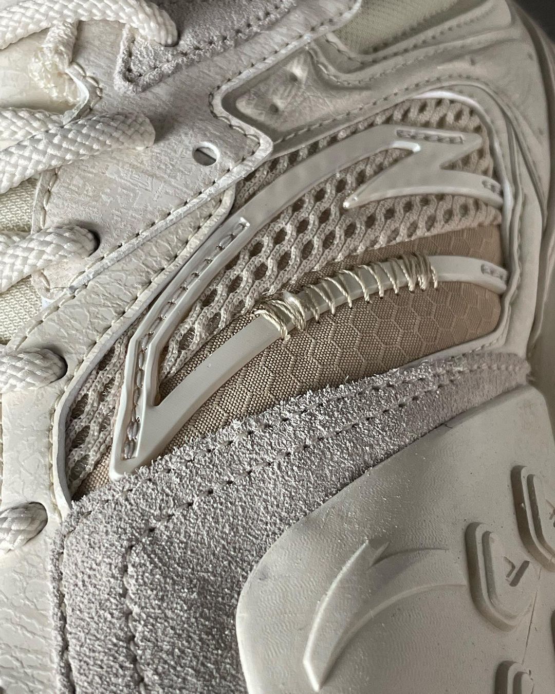 安踏多款老爹鞋曝光！满眼都是巴黎世家、新百伦的影子？