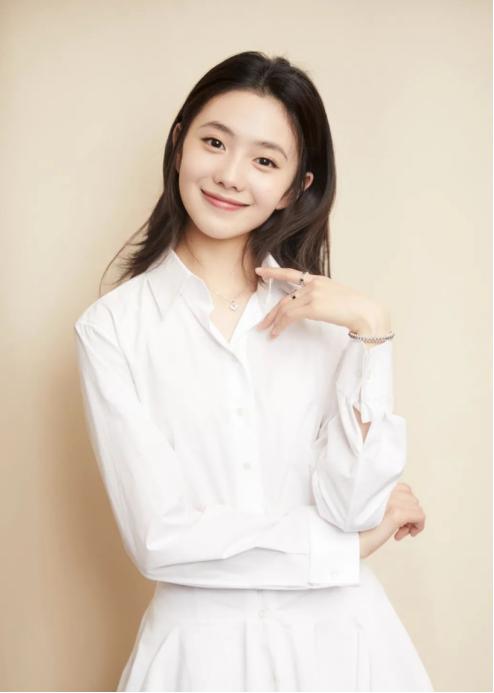 连屁股都是假的？假肩、假发、假腹肌，这些明星身上还有啥是真的