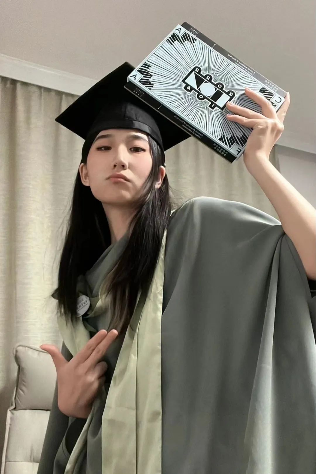 九大美院学士服哪个最漂亮,哪个学校的学士服最好看