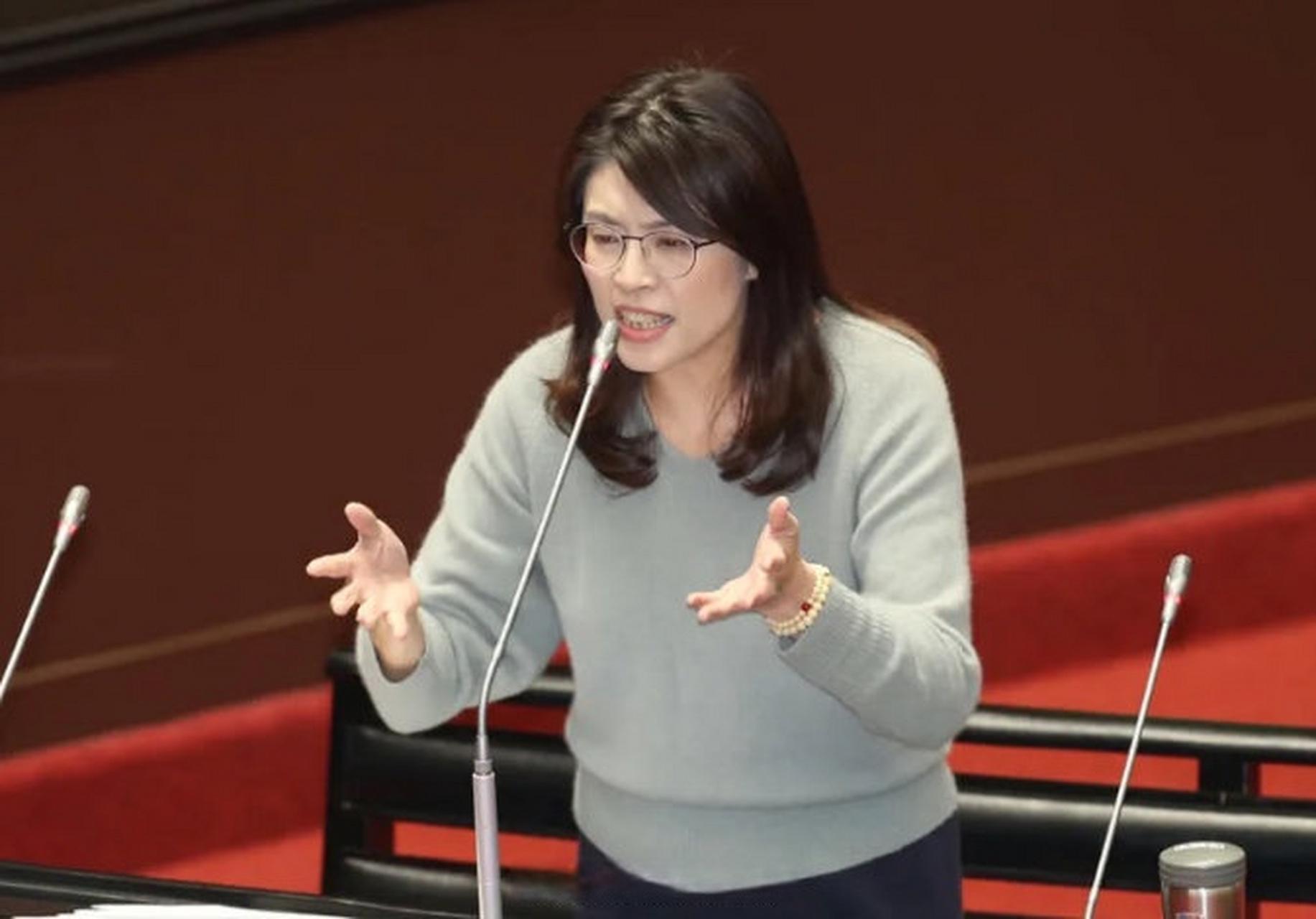 洪秀柱发文支持侯友宜,洪秀柱对侯友宜的看法