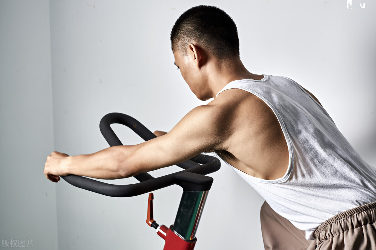 动感单车瘦腿新手入门教程,动感单车主要减大腿吗