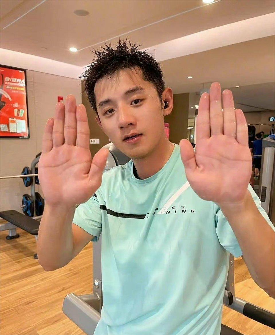 粉丝甩卖张继科周边,大量张继科周边被粉丝甩卖