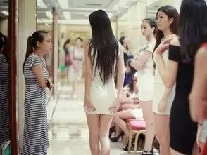 女大学生出卖灵魂，“赚快钱”一夜可挣5000元。