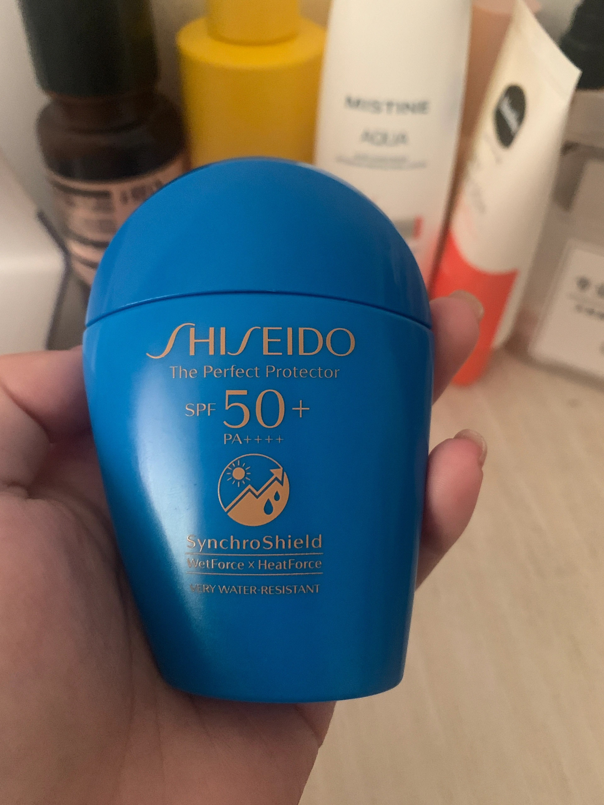 先涂防晒霜还是素颜遮瑕护肤霜,先涂防晒霜还是隔离霜化妆顺序