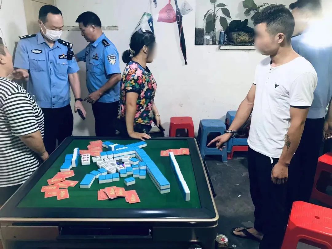 【夏季治安打击整治“百日行动”】福建福州公安持续开展夏夜治安巡查宣防集中统一行动