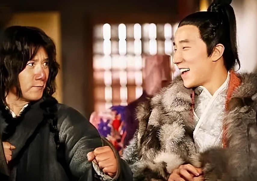 同样是成龙基因，把林凤娇儿子和吴绮莉女儿一对比，差距就出来了