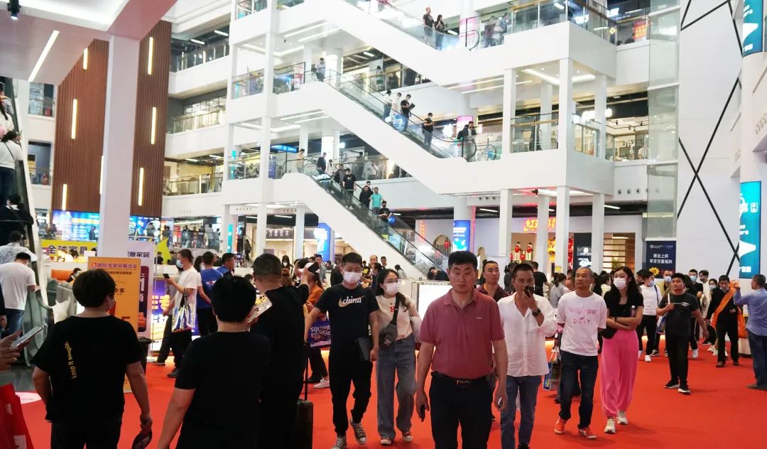 43届龙家展盛大开幕，核心圈观众云集，玛奥会场厂商成交热烈！