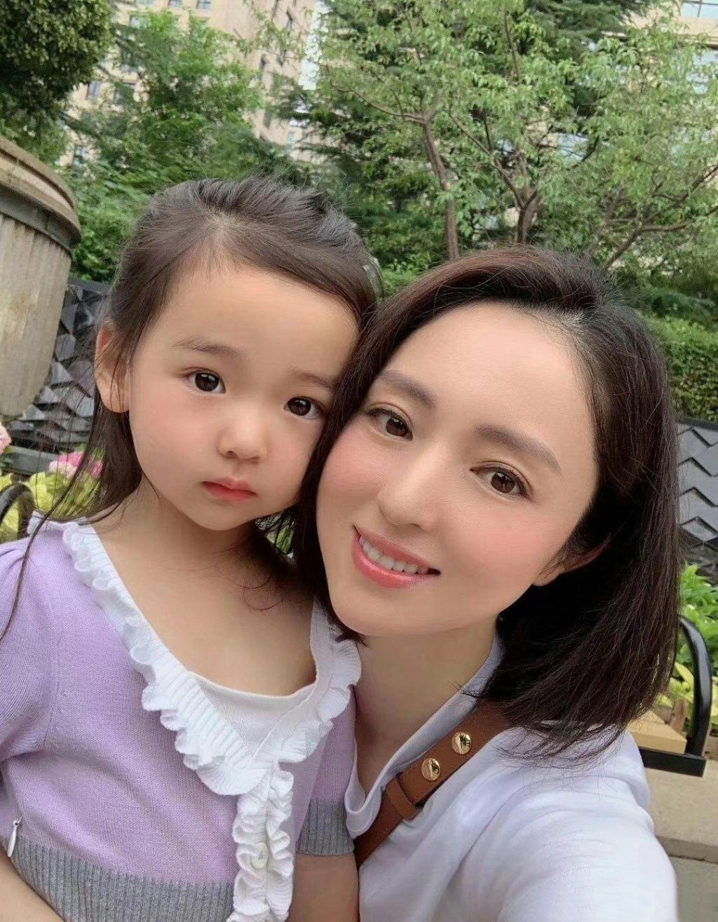 董璇与高云翔几时离婚,董璇与高云翔离婚后现身活动