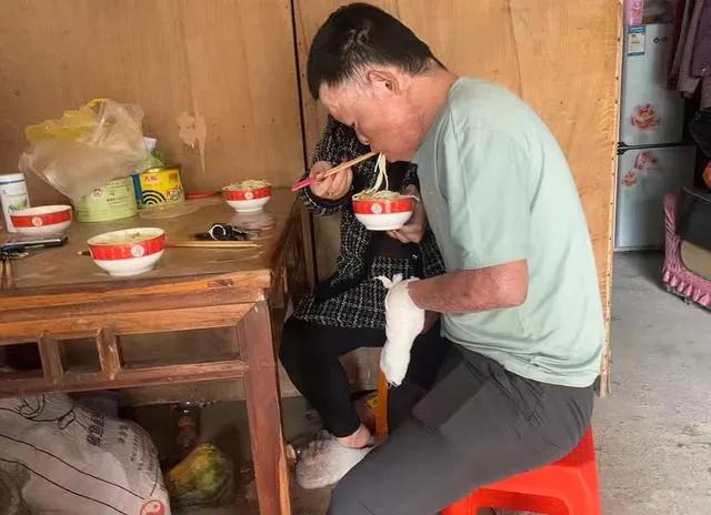 鱼竿碰到高压电会变怎么样,鱼竿触碰高压电