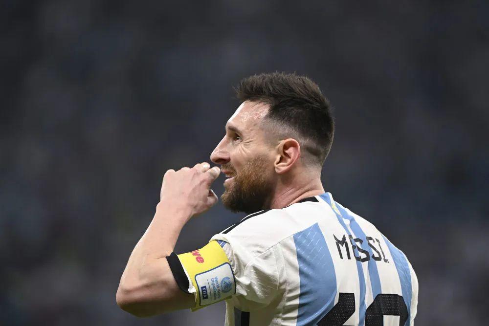 随笔写时要在前面空两格吗,随笔足球比赛