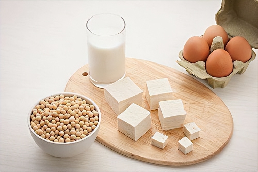 蛋白质低吃什么药补得快最有效,蛋白质量偏高要控制吃什么东西