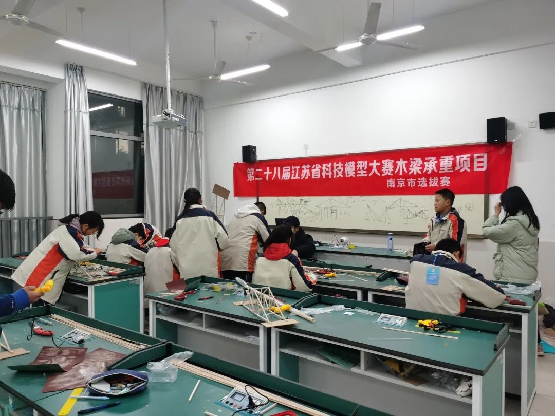 点亮科技梦想！南外河西初级中学学子在各级大赛中摘金夺银