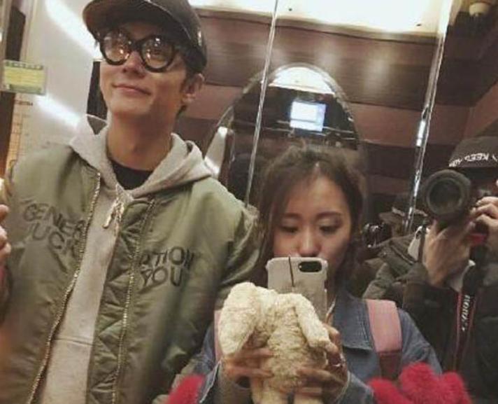 张丹峰洪欣风波后首次合体亮相,张丹峰怀柔拍戏