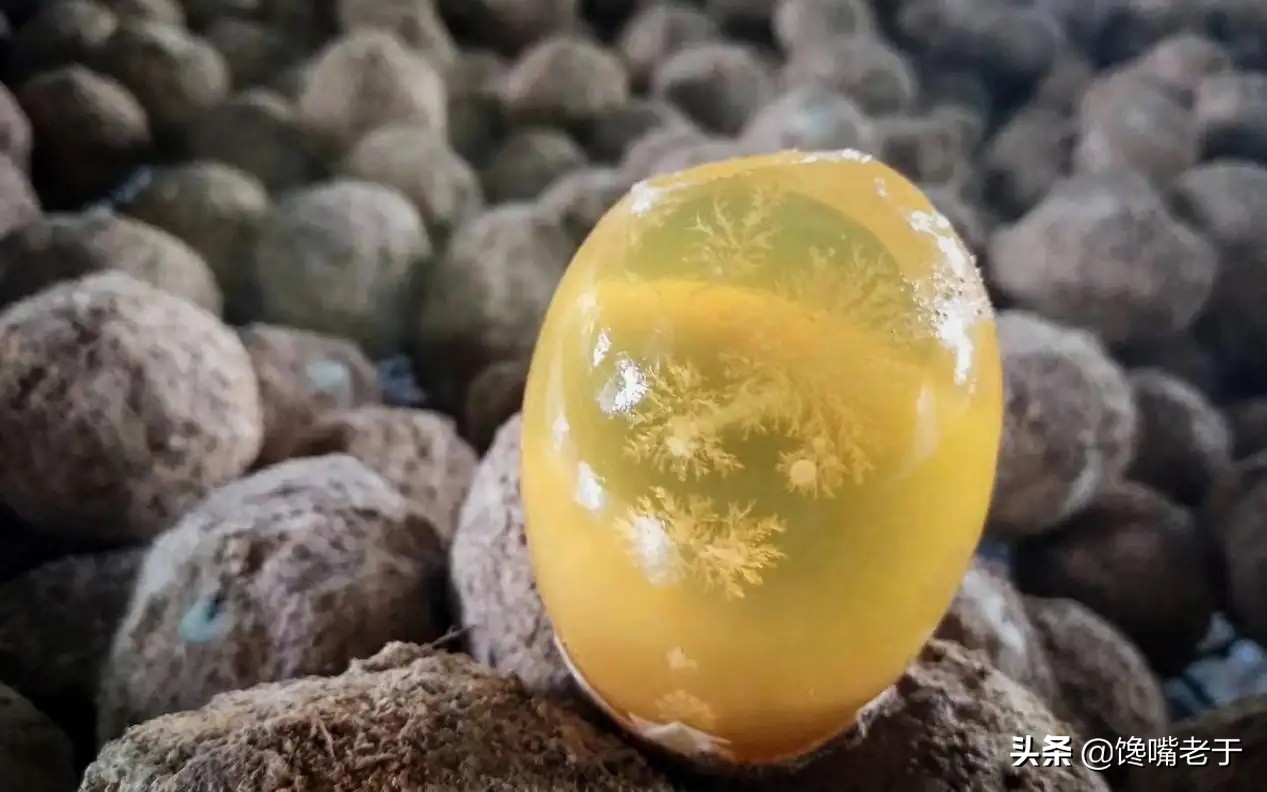 刚买回来的皮蛋还要煮吗,皮蛋蛋清部分化了能吃吗