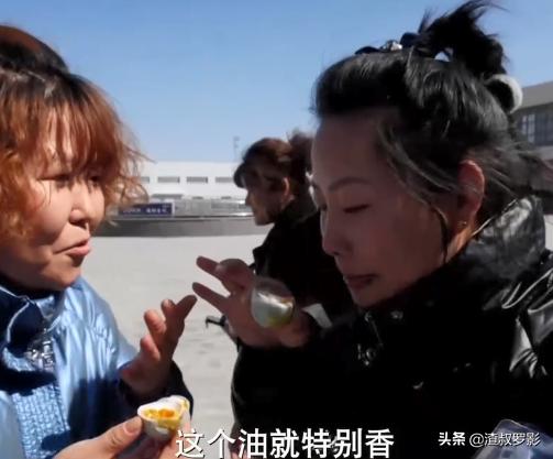 男子50元买海鲜发现是海洋活化石,一男子花10万买海参后续