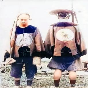 珍贵照片，日军*杀屠**老百姓强奸妇女，用刀剖开肚子，看看多残忍