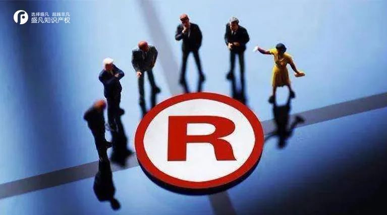 持续40℃高温，“雪王”也晒黑！商标能随意更改颜色吗？