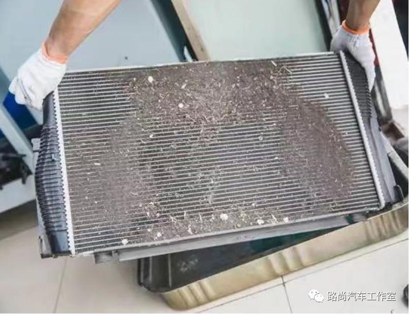 汽车防冻液高温是怎么回事,汽车发动机防冻液漏水是怎么回事