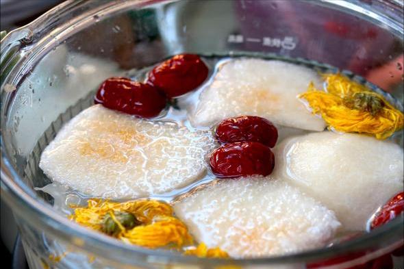 买银耳怎么区分是脆的还是软的,银耳如何挑选和鉴别