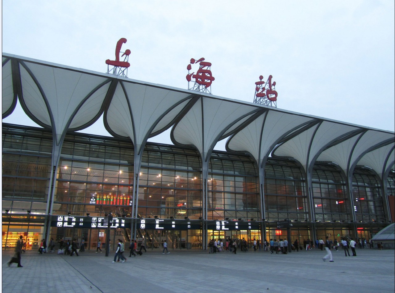 一个农村小伙在乡下打工,一个农村小伙的生活