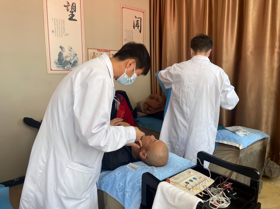 健康义诊进社区温馨服务暖人心,家门口的中医馆爱心义诊